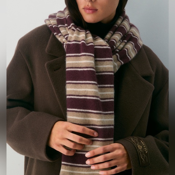 Aritzia Cashmere Scarf - Picture 2 of 6